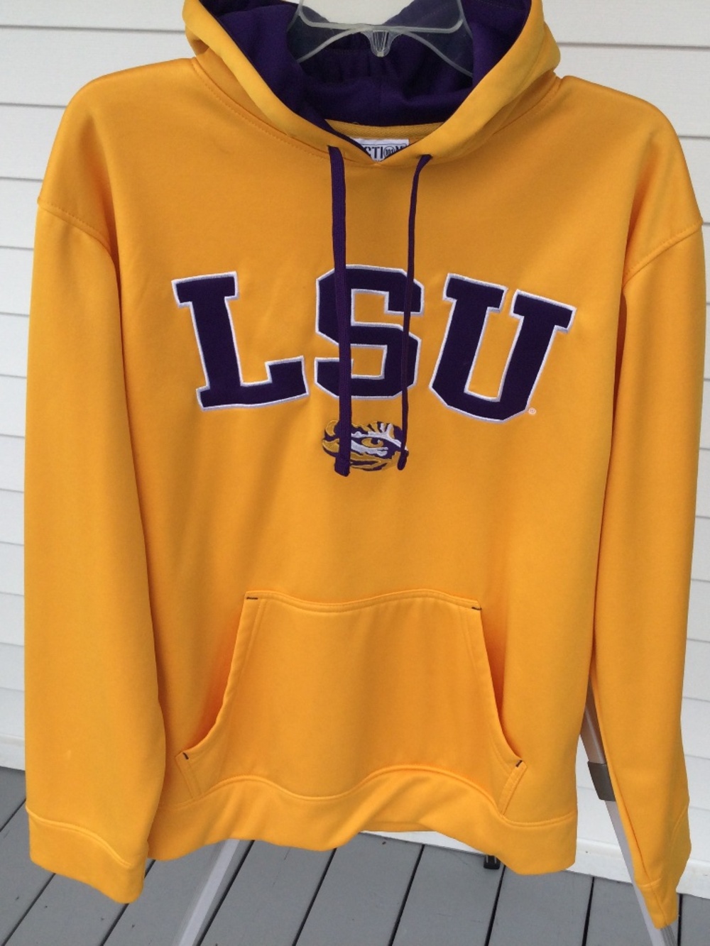 Section 101 by Majestic LSU Tigers Pullover Hoodie, size Medium (38/40), Unisex